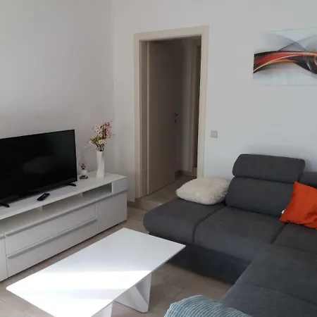 Apartment Lanelu *