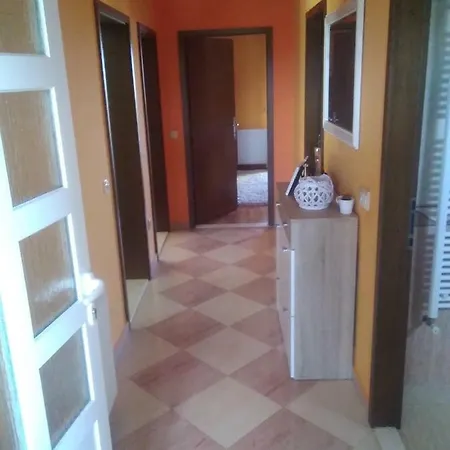Apartment Lanelu *