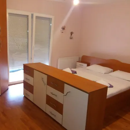 Lanelu * Rogoznica (Sibenik-Knin)